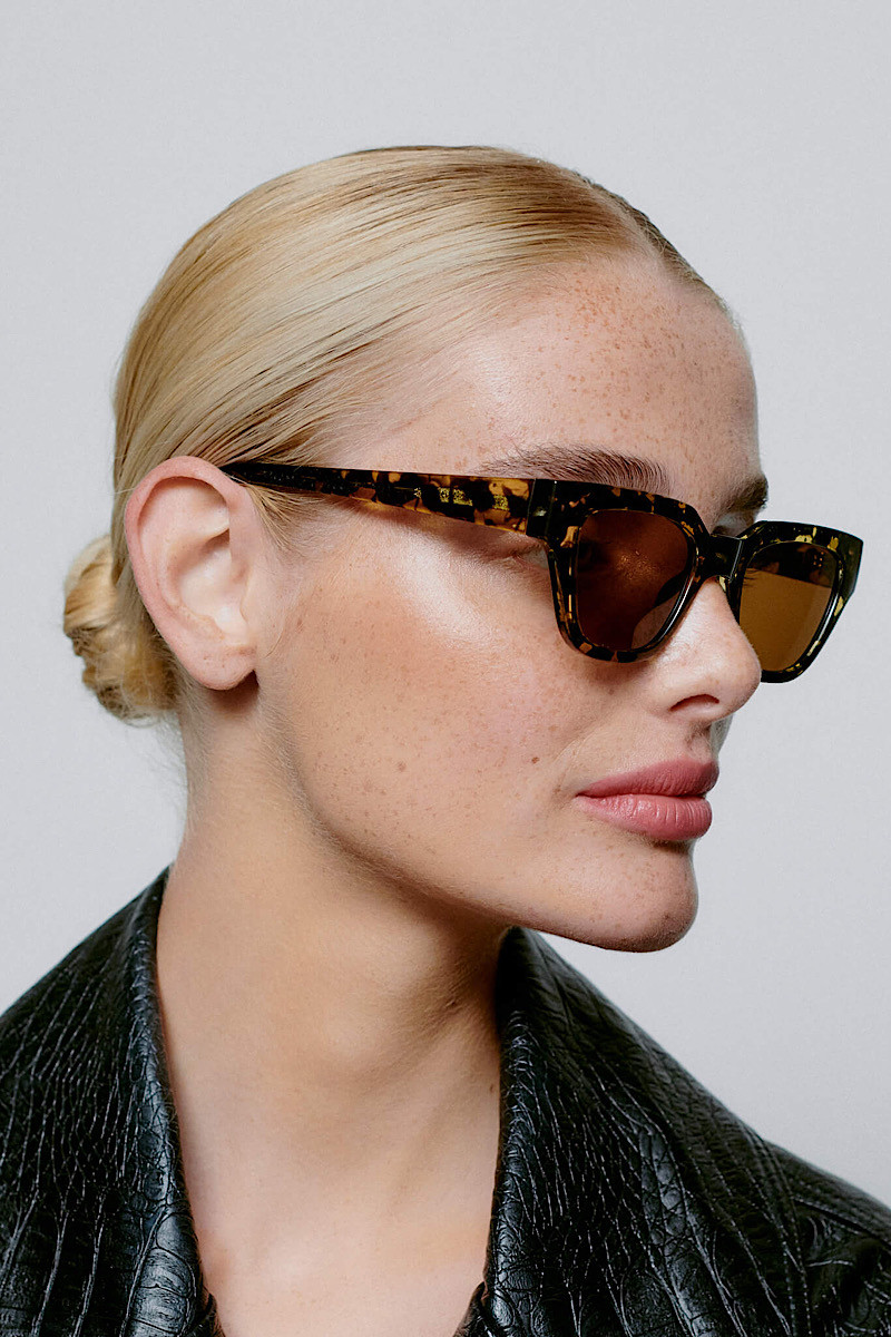 A.KJÆRBEDE - Lunette Kaws Yellow Tortoise