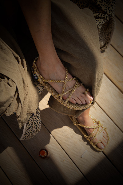 Nomadic State of Mind - Sandales Toe Joe Beige & Sparkling Gold