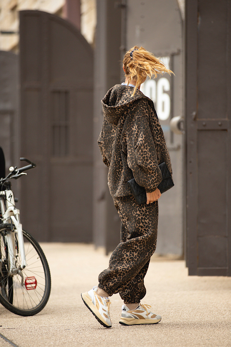 Souvenir - Jogging Leopard