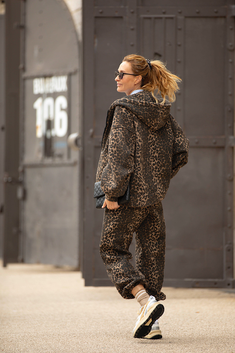 Souvenir - Jogging Leopard