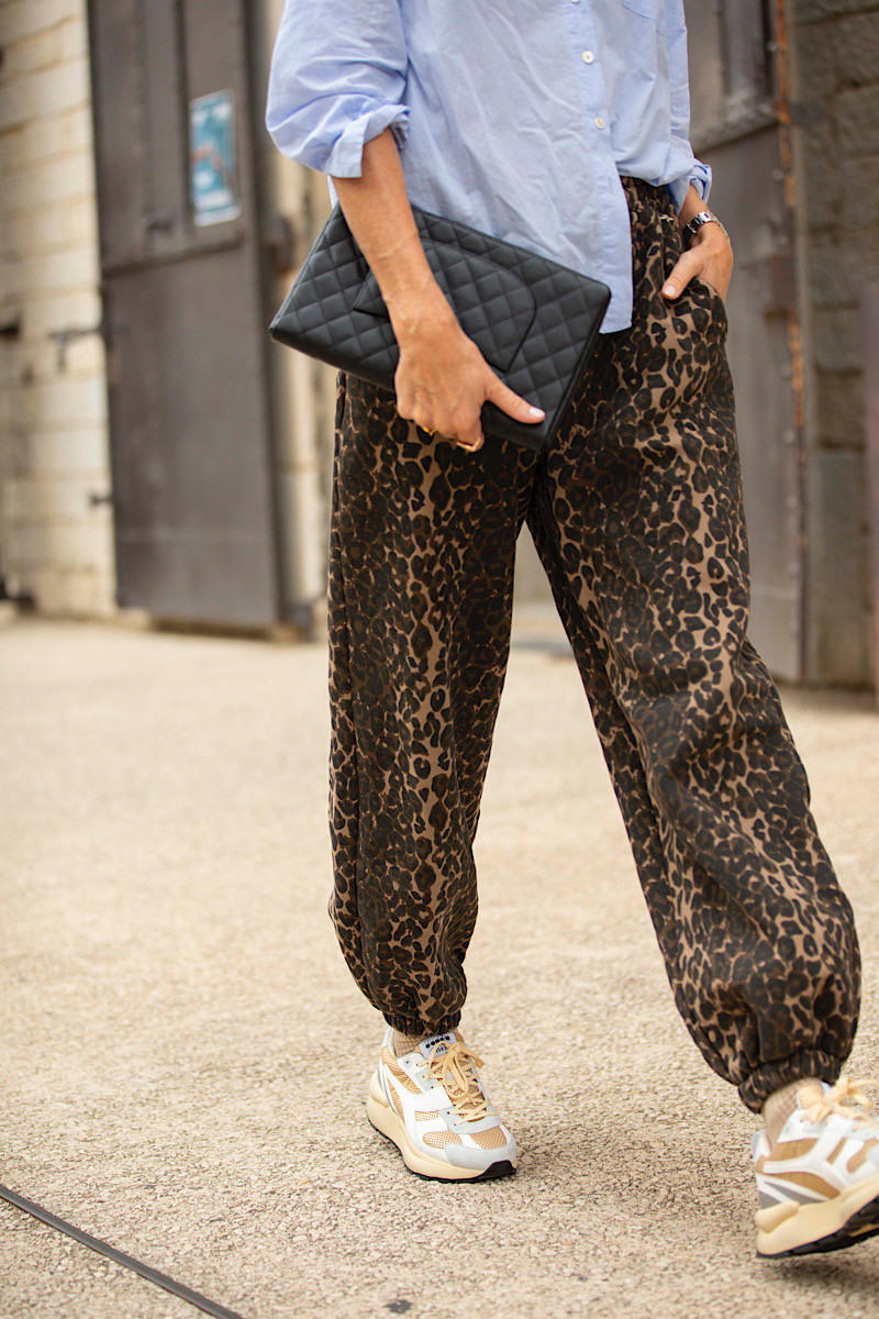 Souvenir - Jogging Leopard