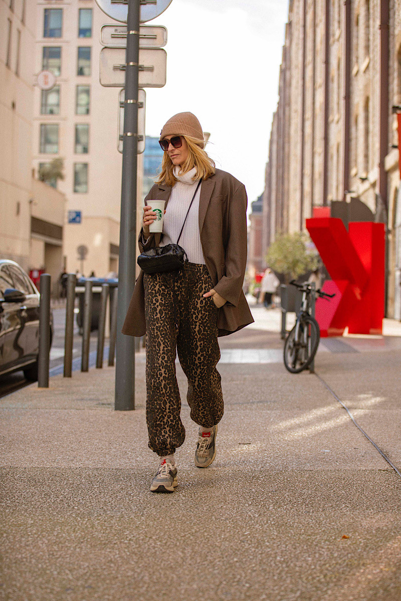 Souvenir - Jogging Leopard