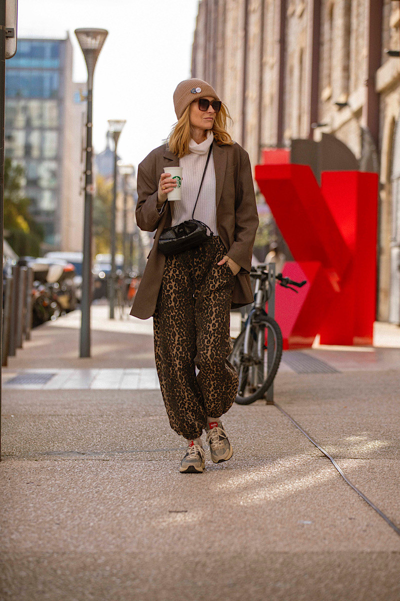 Souvenir - Jogging Leopard