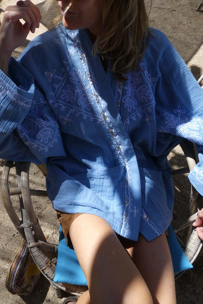Madone - Kimono Brodé Bleu