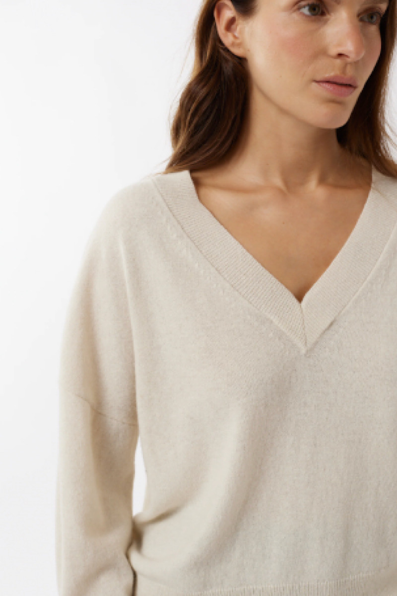 Maevy Mouvement Libre - Pull Loup Col V Off White