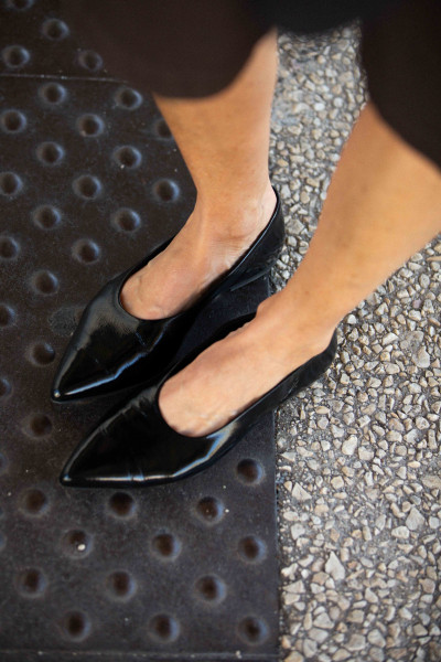 BERENICE - Ballerines Pointues Vernies Noir