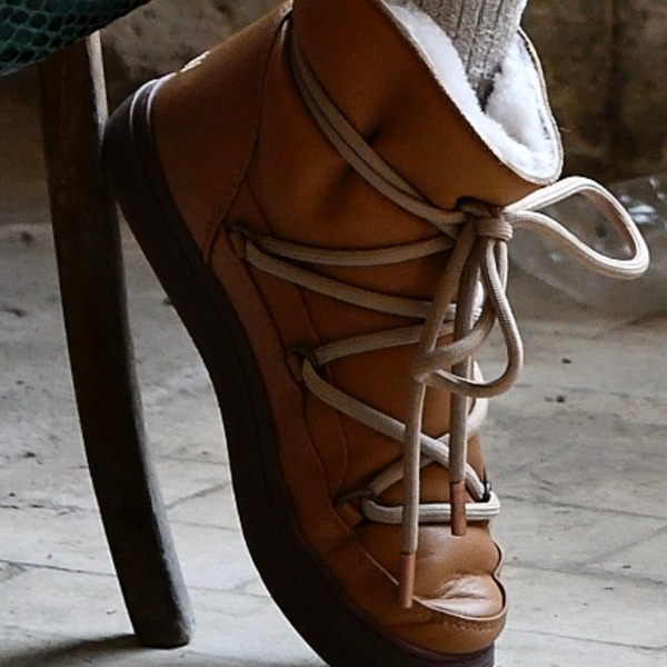 It shoes, chaussez-vous pour l'hiver et entrez dans le froid du bon pied avec les Inuikii ! 😜

Lien d’achat en cliquant sur la photo 😉
💻 www.laboutiquemadone.com 

#laboutiquemadone #lookdujour #streetwear #sportwear #createurfrancais #boutiquedecreateurs #multimarques #mode #style #look #outfit #shopping 
#aixenprovence #marseille #shooting #inuikii #sneakers #apreski #shoes